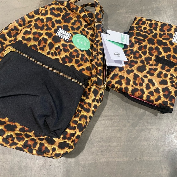 HERSCHEL leopard print diaper backpack with LOTS of pockets and changing pad👶🏻 - Picture 1 of 15